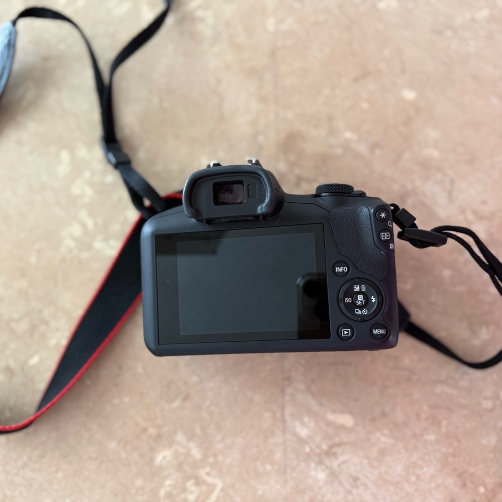 Canon EOS R100 - Picture 4 of 11